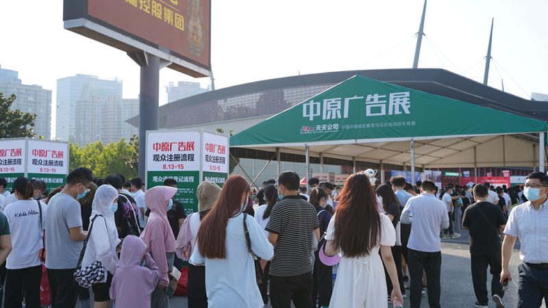 自學平面設計所需的時間因人而異，主要取決于以下幾個因素：